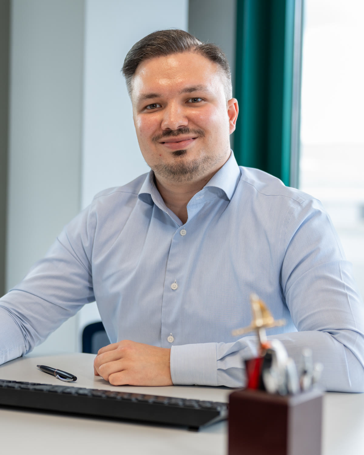 Jonas Püls in der Kanzlei